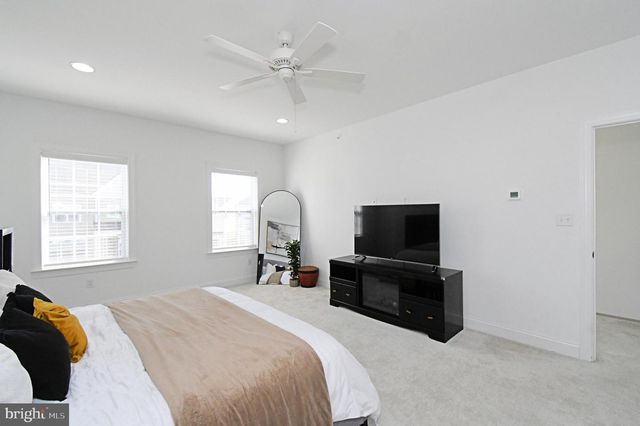 206 GROVE VALLEY CT, Chalfont, PA 18914