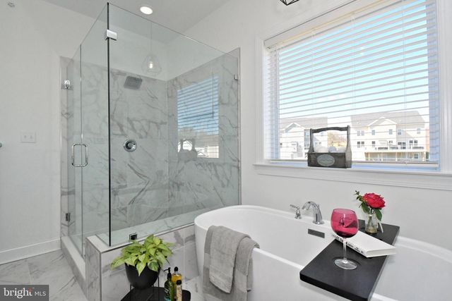 206 GROVE VALLEY CT, Chalfont, PA 18914