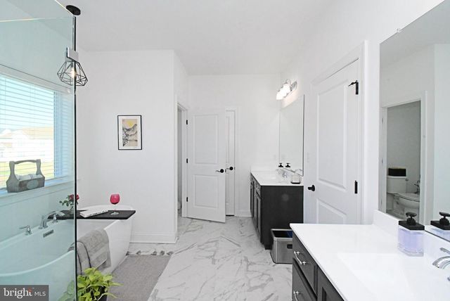 206 GROVE VALLEY CT, Chalfont, PA 18914