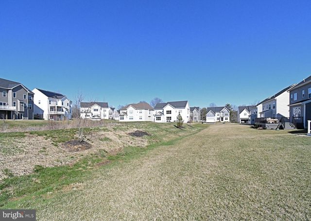 206 GROVE VALLEY CT, Chalfont, PA 18914