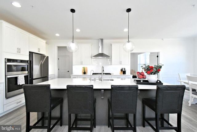 206 GROVE VALLEY CT, Chalfont, PA 18914