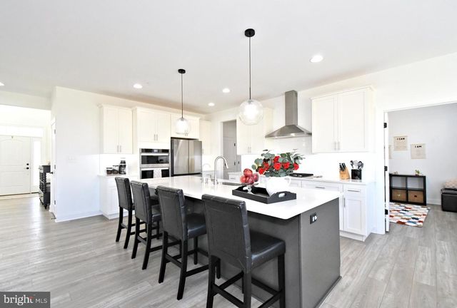 206 GROVE VALLEY CT, Chalfont, PA 18914