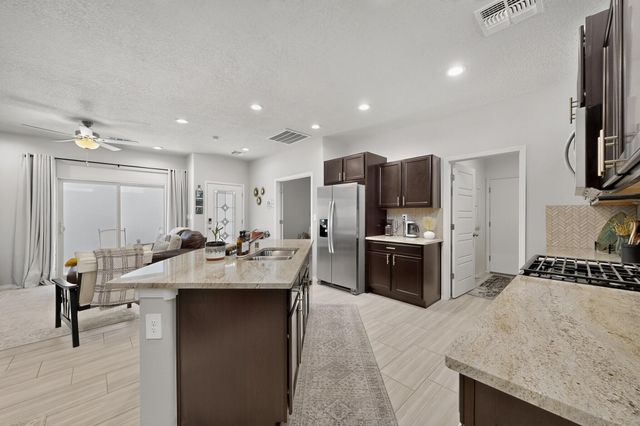 1654 Tierra Verde Loop NW, Los Lunas, NM 87031