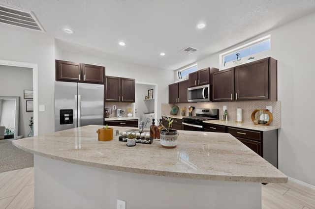 1654 Tierra Verde Loop NW, Los Lunas, NM 87031