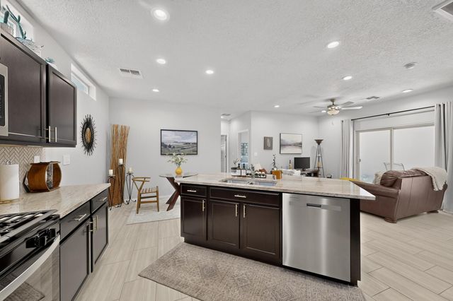1654 Tierra Verde Loop NW, Los Lunas, NM 87031