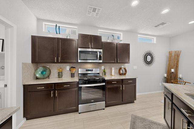 1654 Tierra Verde Loop NW, Los Lunas, NM 87031