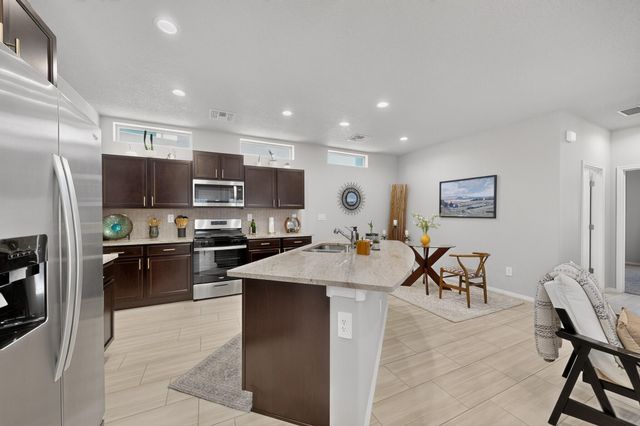 1654 Tierra Verde Loop NW, Los Lunas, NM 87031