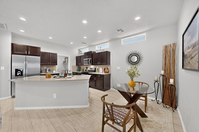 1654 Tierra Verde Loop NW, Los Lunas, NM 87031