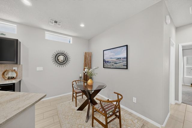 1654 Tierra Verde Loop NW, Los Lunas, NM 87031