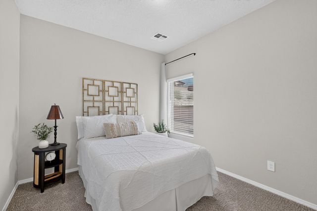 1654 Tierra Verde Loop NW, Los Lunas, NM 87031