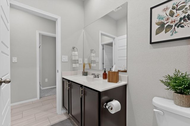 1654 Tierra Verde Loop NW, Los Lunas, NM 87031