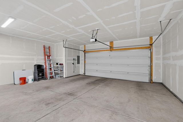 1654 Tierra Verde Loop NW, Los Lunas, NM 87031