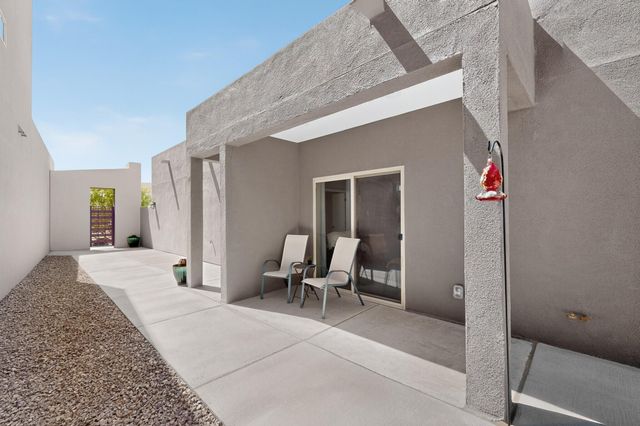 1654 Tierra Verde Loop NW, Los Lunas, NM 87031