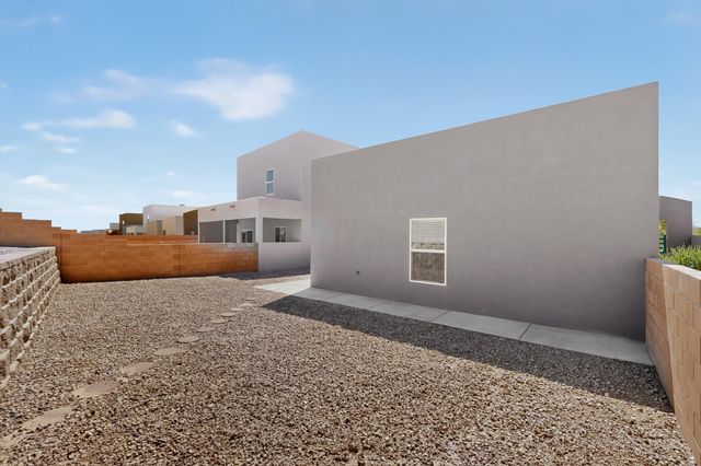 1654 Tierra Verde Loop NW, Los Lunas, NM 87031