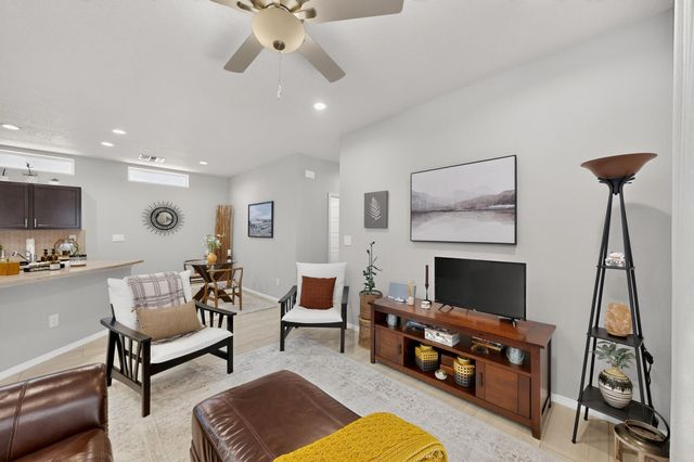 1654 Tierra Verde Loop NW, Los Lunas, NM 87031