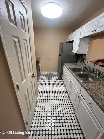 3312 Colonial Manor Cir 6A, Louisville, KY 40218