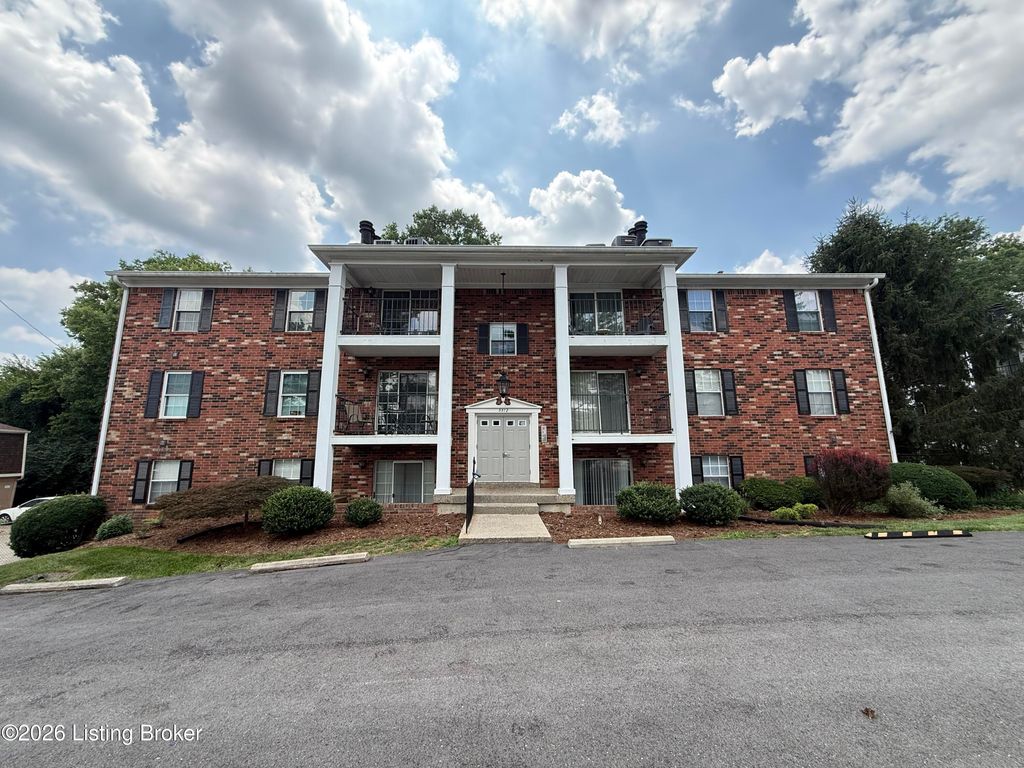 3312 Colonial Manor Cir 6A, Louisville, KY 40218