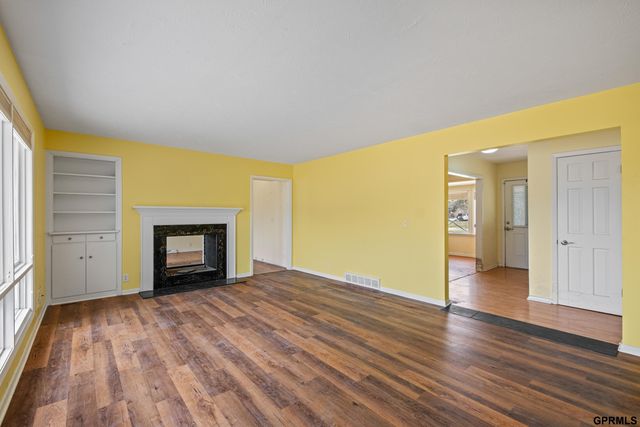 1206 Pine Road, Omaha, NE 68144