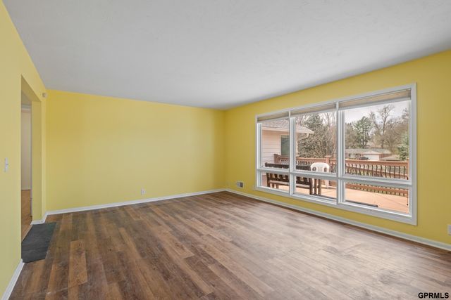 1206 Pine Road, Omaha, NE 68144