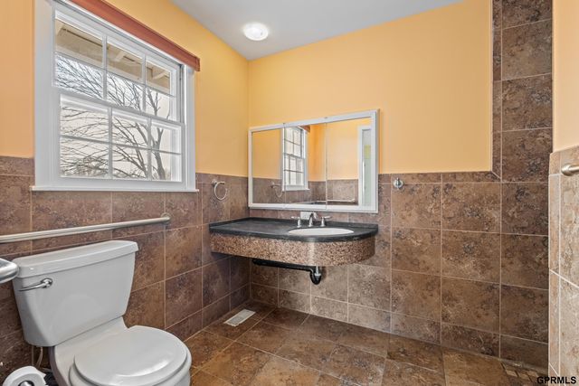 1206 Pine Road, Omaha, NE 68144