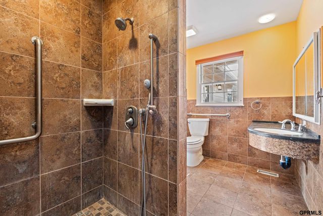 1206 Pine Road, Omaha, NE 68144