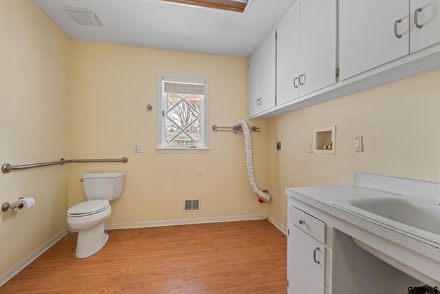 1206 Pine Road, Omaha, NE 68144