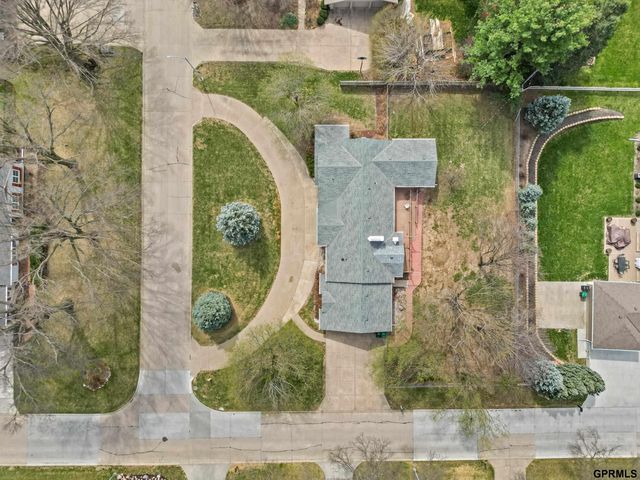 1206 Pine Road, Omaha, NE 68144