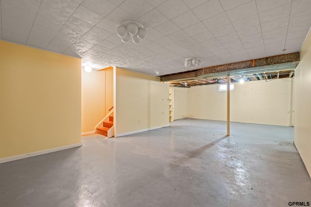 1206 Pine Road, Omaha, NE 68144