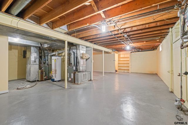 1206 Pine Road, Omaha, NE 68144