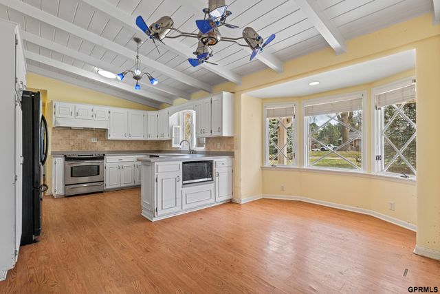 1206 Pine Road, Omaha, NE 68144