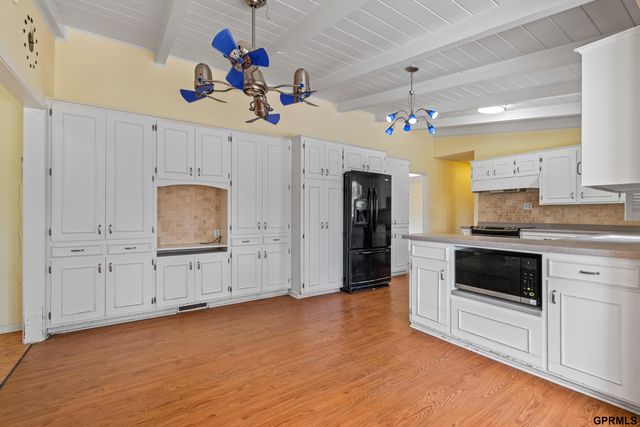 1206 Pine Road, Omaha, NE 68144