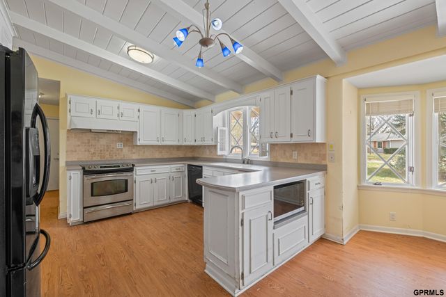 1206 Pine Road, Omaha, NE 68144