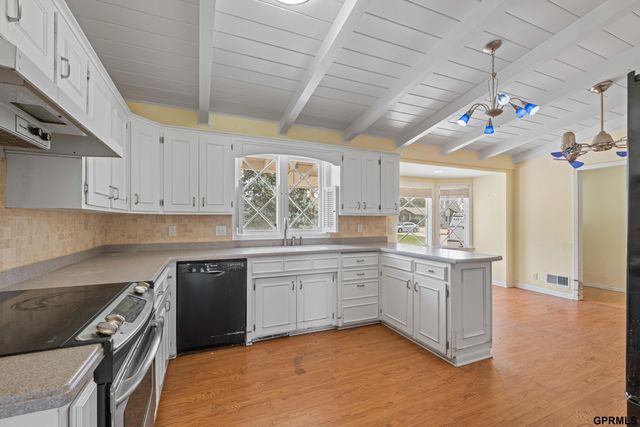 1206 Pine Road, Omaha, NE 68144