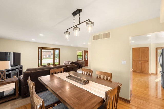 12405 W Euclid AVENUE, New Berlin, WI 53151