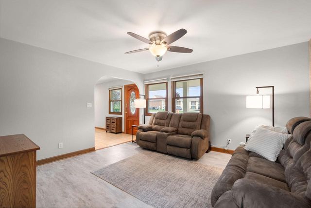 12405 W Euclid AVENUE, New Berlin, WI 53151