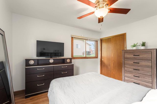 12405 W Euclid AVENUE, New Berlin, WI 53151