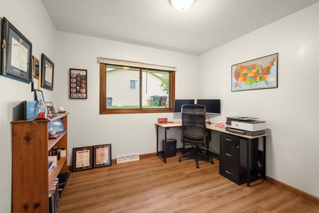 12405 W Euclid AVENUE, New Berlin, WI 53151
