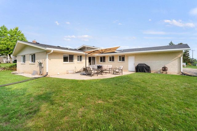 12405 W Euclid AVENUE, New Berlin, WI 53151