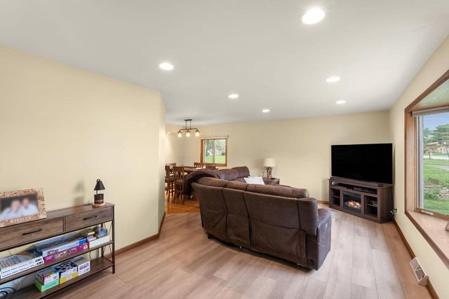 12405 W Euclid AVENUE, New Berlin, WI 53151