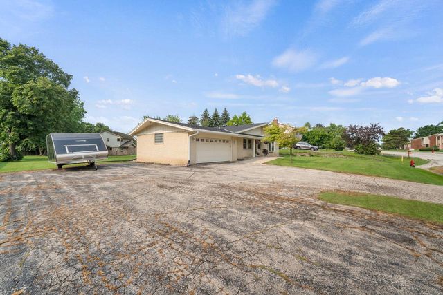 12405 W Euclid AVENUE, New Berlin, WI 53151