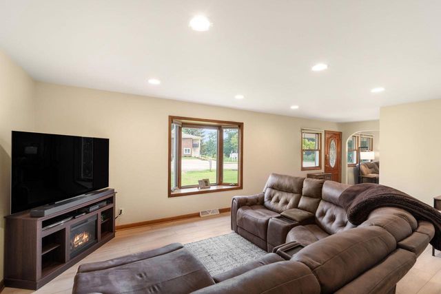 12405 W Euclid AVENUE, New Berlin, WI 53151