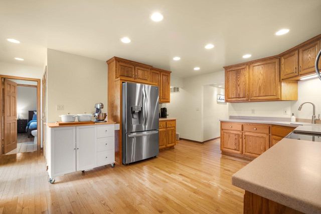12405 W Euclid AVENUE, New Berlin, WI 53151