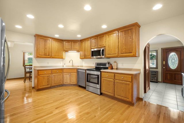 12405 W Euclid AVENUE, New Berlin, WI 53151