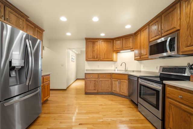 12405 W Euclid AVENUE, New Berlin, WI 53151