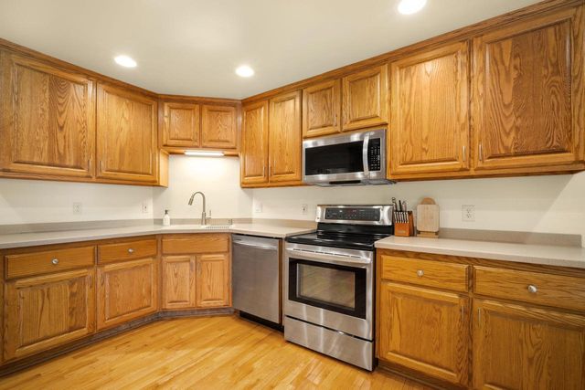 12405 W Euclid AVENUE, New Berlin, WI 53151