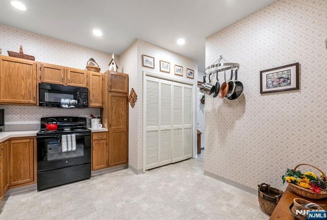 4 Richmond Road 308, West Milford, NJ 07480