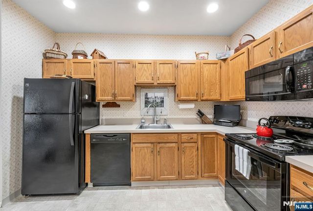4 Richmond Road 308, West Milford, NJ 07480