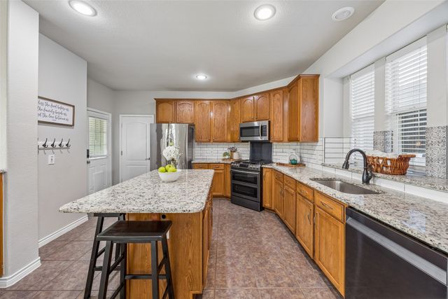 1209 Charleston Lane, Savannah, TX 76227