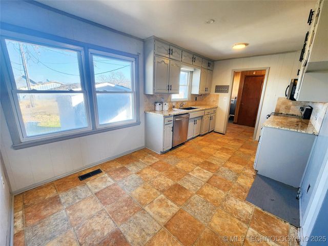 14806 Hwy 82, Tahlequah, OK 74464