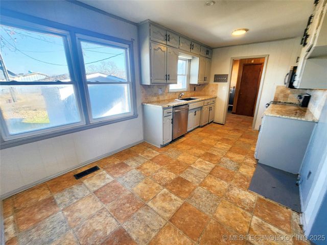 14806 Hwy 82, Tahlequah, OK 74464